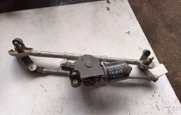 Toyota Yaris Verso Front wiper linkage 