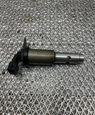 BMW 5 E60 E61 Camshaft vanos timing valve 7585425