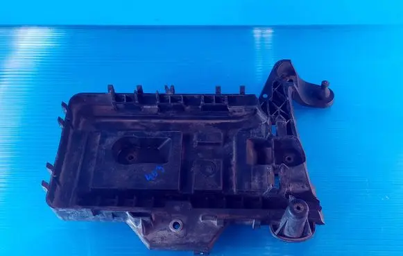 Volkswagen PASSAT B6 Battery tray 1K0915333C 1K0915333