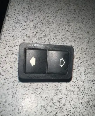 BMW 5 E39 Electric window control switch 8368974