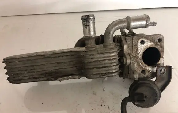 Volkswagen Golf V EGR valve cooler 038131513AD