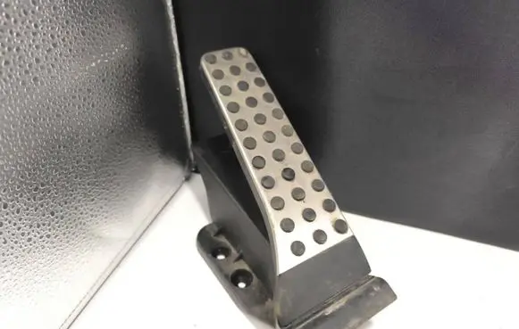 Mercedes-Benz C W204 Accelerator throttle pedal A2043000182