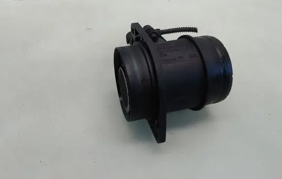Volkswagen PASSAT B6 Mass air flow meter 038906461B