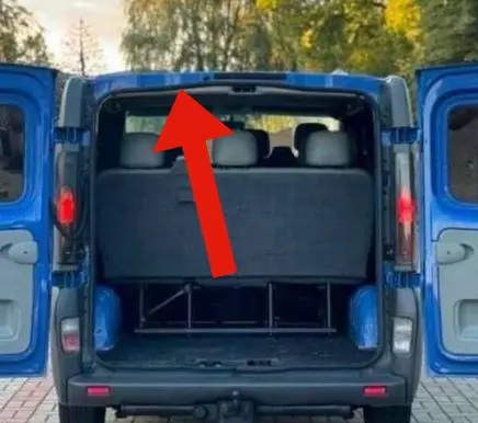 Opel Vivaro Trunk rubber seal (body)