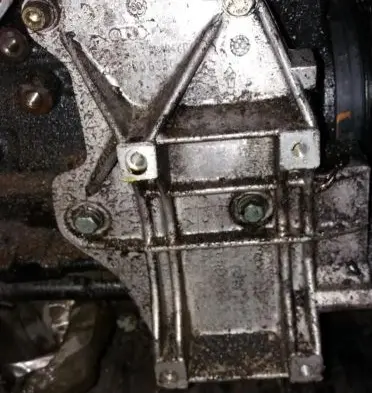 Audi A4 S4 B5 8D Engine mounting bracket 058260885C