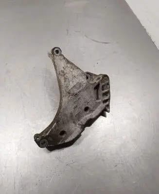 Skoda Yeti (5L) Engine mounting bracket 03l199207