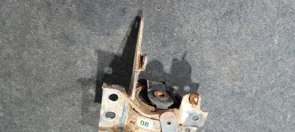 Toyota Avensis T250 Engine mount bracket