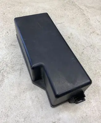 Nissan Pathfinder R51 Fuse box cover 
