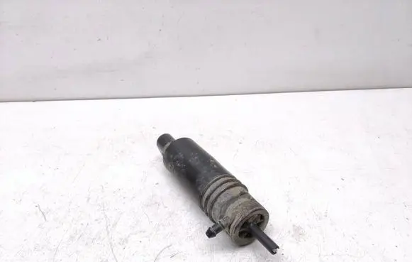 Volvo V70 Headlight washer pump 30655138