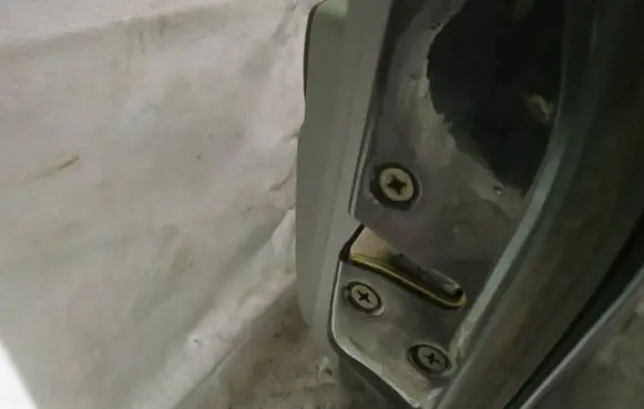 Mazda 2 Front door lock