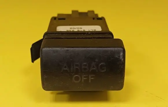 Passenger airbag on/off switch