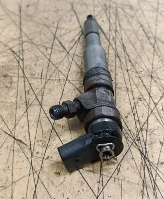 BMW X5 E53 Fuel injector 0445110131 7789661