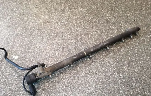 Mercedes-Benz E W211 Fuel main line pipe A6130700195 0445216007 A6110780449