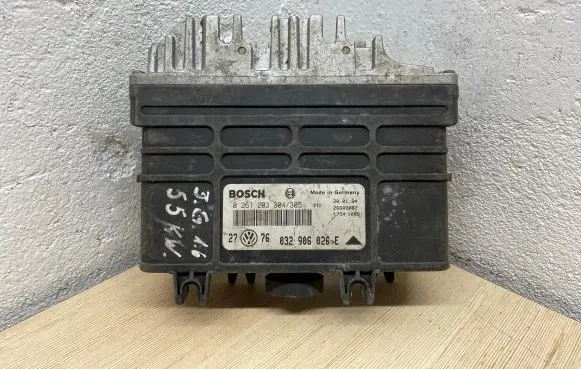 Volkswagen Golf III Engine control unit/module 032906026E 26SA3087 0261203304