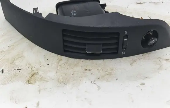 Toyota Corolla Verso E121 Dashboard side air vent grill/cover trim 5566064010