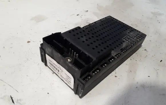 Volvo S60 Fuse box set 8651547 000001195202 01W211
