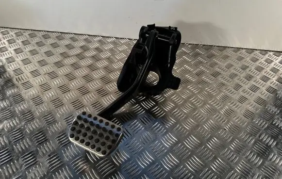 Mercedes-Benz E W238 Brake pedal A2052920515 A1702900182