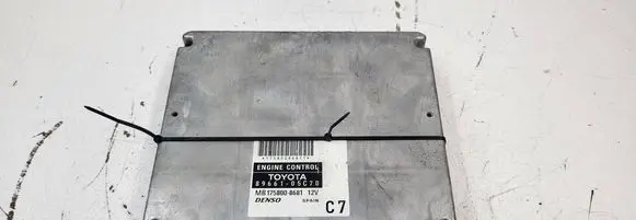 Toyota Avensis T250 Engine control unit/module 8966105C70 MB1758008681