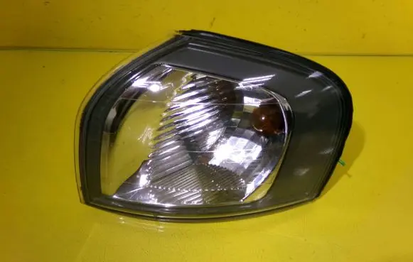 Volvo S80 Front indicator light 88204388