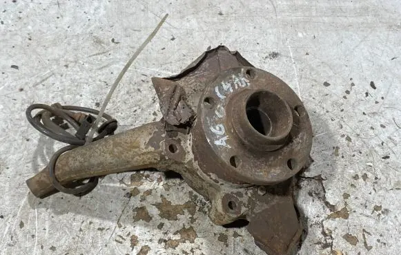 Audi A6 S6 C4 4A Rear wheel hub spindle/knuckle 