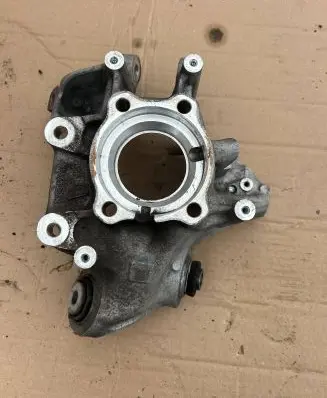 BMW X5 G05 Rear wheel hub 6876653