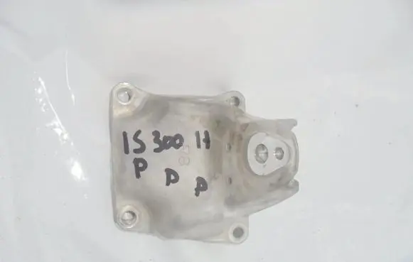 Lexus IS III XE30 Engine mounting bracket