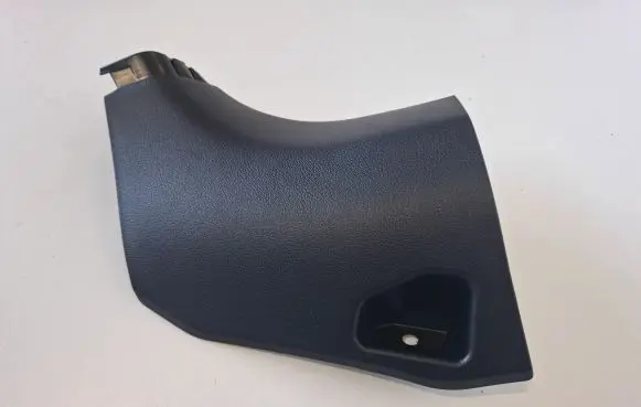 Foot area side trim