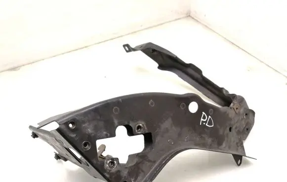 Mercedes-Benz E W211 Headlight/headlamp mounting bracket