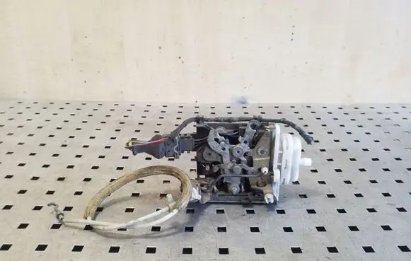 Audi A6 S6 C4 4A Front door lock 4A1837016G