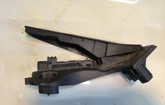 Volkswagen Touran I Accelerator throttle pedal 1T1721503H 6PV00868900 043104