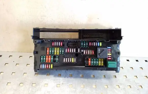 BMW 5 F10 F11 Fuse module 925281501 317033442E