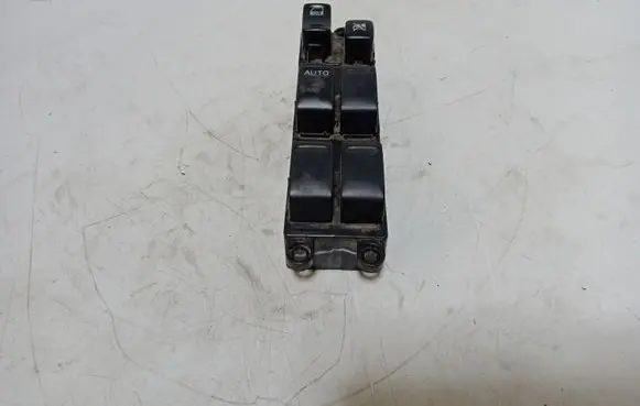 Nissan X-Trail T30 Electric window control switch