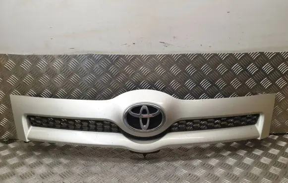 Toyota Corolla Verso E121 Front grill 531110F020