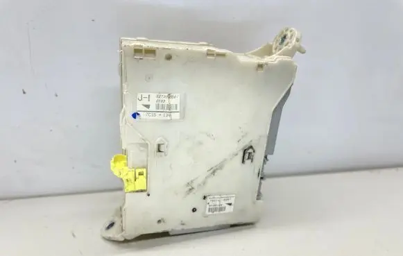 Lexus GS 300 350 430 450H Fuse module 8273030B61 0193 7C151345