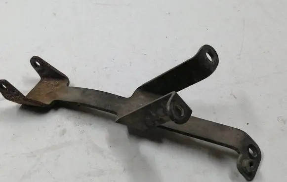 EGR valve cooler bracket