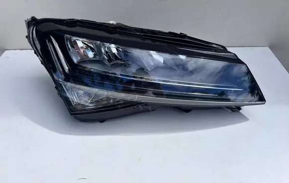 Skoda Superb B8 (3V) Headlight/headlamp 3V1941016C