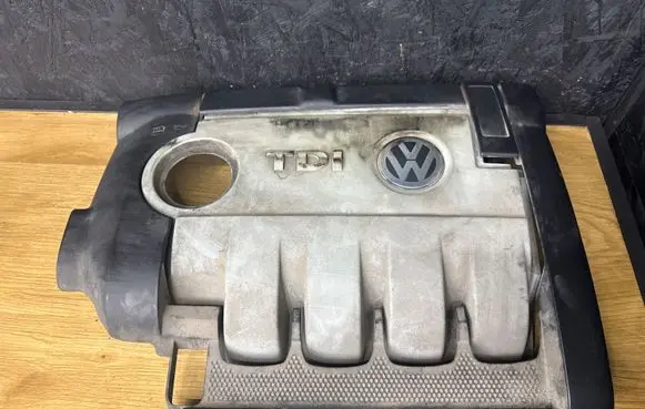 Volkswagen Golf V Engine cover (trim) 03G103907