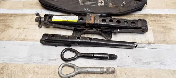 Chrysler Sebring (JS) Tool set 52110391AB 04772483AE 6V0805616