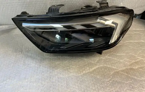 Audi A1 Headlight/headlamp 82A941033D 90106082