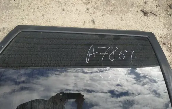 Toyota Avensis T220 Rear door window glass