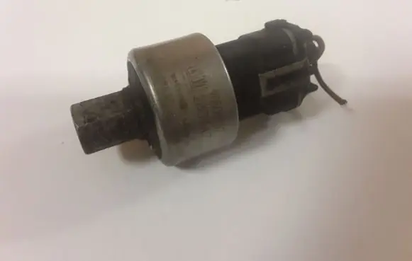 Opel Vectra B Air conditioning (A/C) pressure sensor 90506752 280447