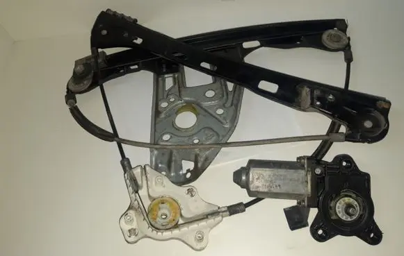Mercedes-Benz C W203 Front door window regulator with motor A2037201746 RH106285 A2208204642