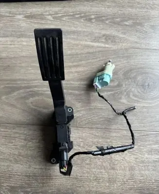 Ford Escape III Accelerator throttle pedal LX619F836AA