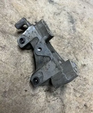 Citroen Berlingo Engine mounting bracket