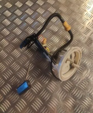 BMW 5 E60 E61 Fuel level sensor 6765849