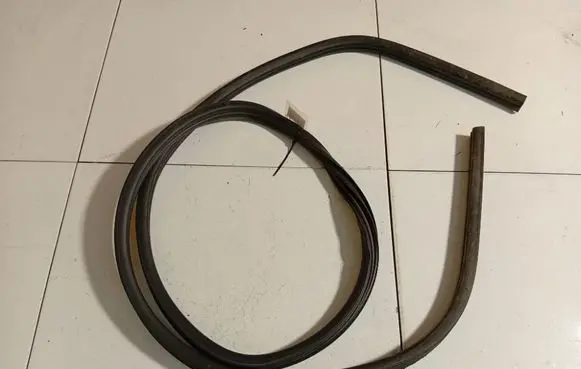 Mitsubishi Colt Rubber seal front coupe door 