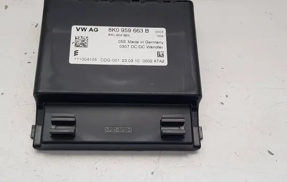 Audi A4 S4 B8 8K Voltage converter/converter module 8K0959663B 8K0959663 111004105