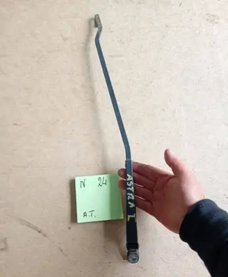 Opel Astra H Front wiper blade arm 12477454