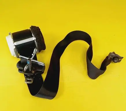 Rear seatbelt