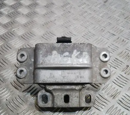Volkswagen PASSAT B6 Engine mount bracket 3C0199555P